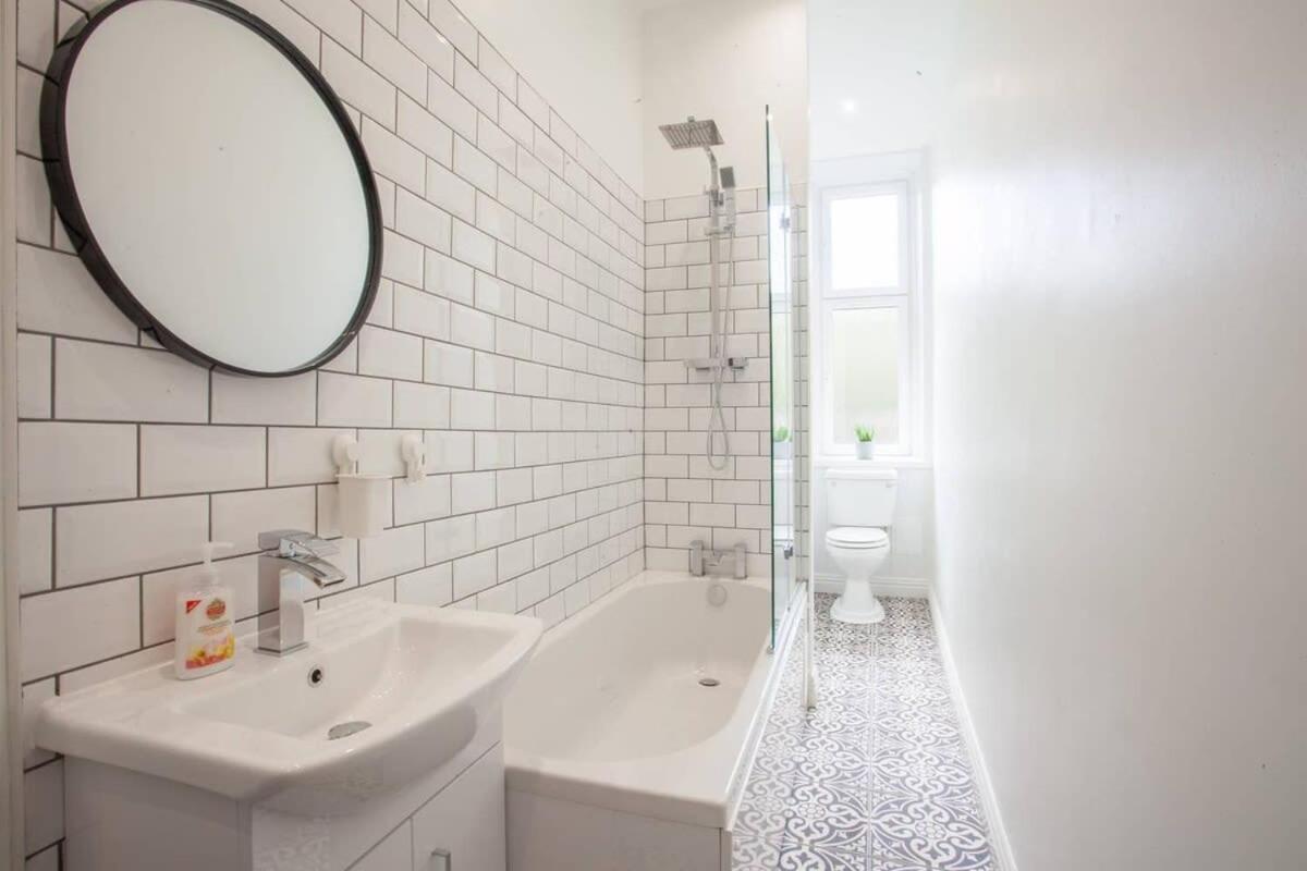 Modern, Light-Filled And Sleek West End Apartment Glasgow Ngoại thất bức ảnh